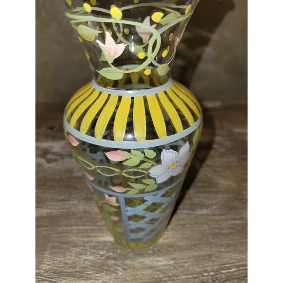 Hand painted Floral Lattice Yellow Vase Scalloped Top Edges - Picture 4 of 8